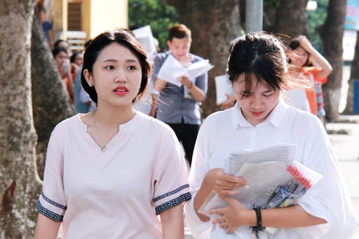 Phân tích bức tranh phố huyện nghèo trong truyện ngắn “Hai đứa trẻ” – Thạch Lam