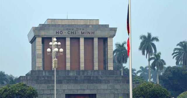 Cách treo cờ rủ đúng quy định