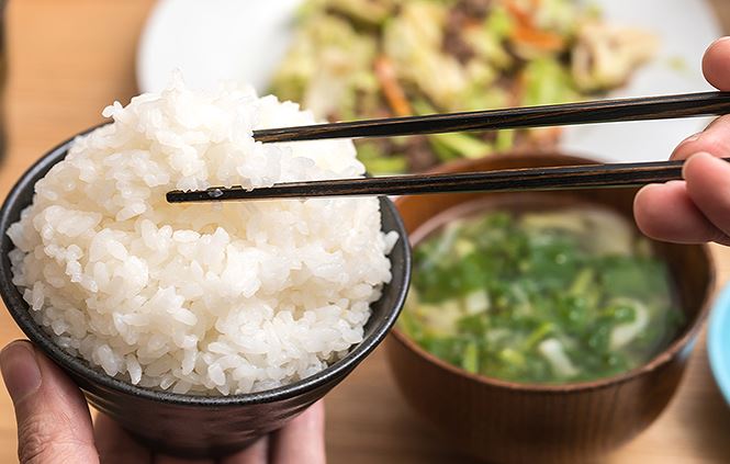 Mẹo uống bia rượu không say ngày Tết