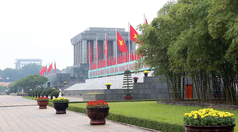 Cảm nhận bài thơ Viếng lăng Bác