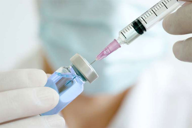 Tiêm vaccine covid bị sốt nên làm gì?
