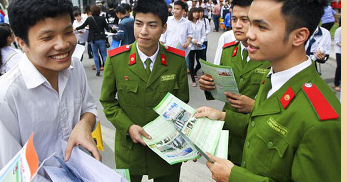Xét lí lịch 3 đời vào công an